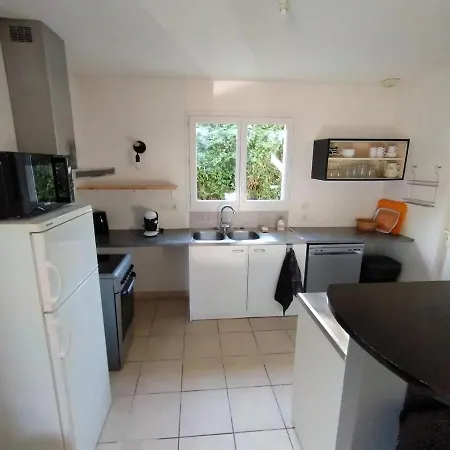 4 Bedroom House Prázdninový dům Eysines