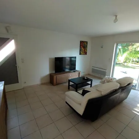 Prázdninový dům 4 Bedroom House Eysines