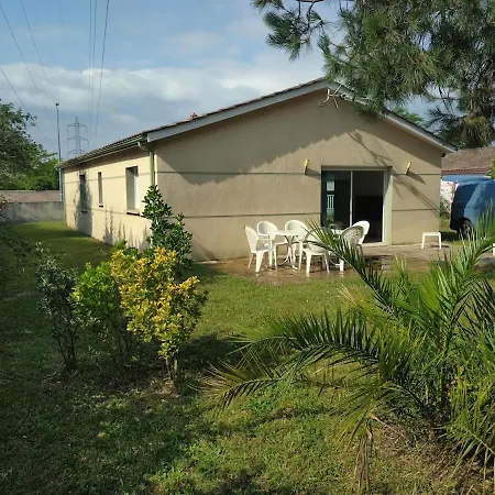 4 Bedroom House Prázdninový dům Eysines